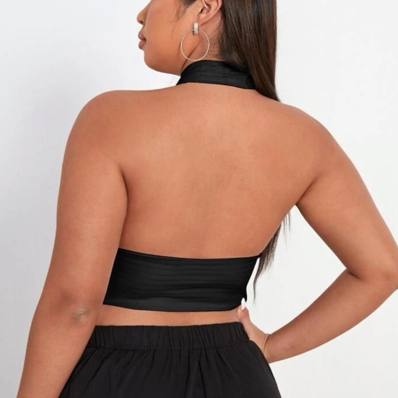 Halter Top 🖤 - Picture 4 of 5